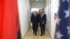 Kongresisti republikan, Keith Self, dhe deputeti shqiptar në Kuvendin e Serbisë, Shaip Kamberi. Preshevë, 26 maj 2026.