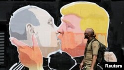 Граффити с изображением Владимира Путина и Дональда Трампа в Вильнюсе