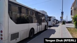 Автобусы, поставленные в Севастополь по договору лизинга, на стоянке в районе 5-го километра Балаклавского шоссе