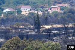 Pasojat e zjarrit në periferi të Podgoricës.
