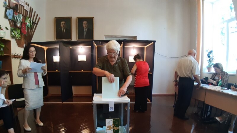 Жикчил Абхазия президентин тандап жатат