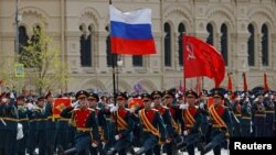 სამხედრო აღლუმის მონაწილეები მოსკოვის წითელ მოედანზე. 2022 წლის 9 მაისი