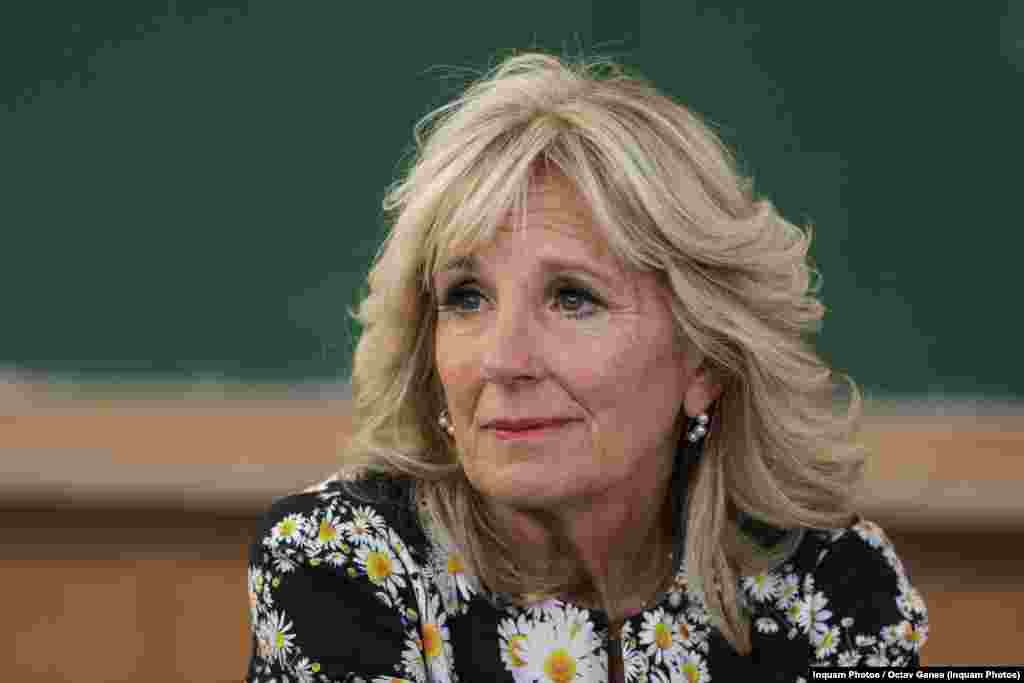 Aflată pentru două zile în România, Jill Biden le-a spus mamelor din Ucraina cu care s-a întâlnit la o școală din București că sunt uimitoare.