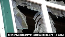 ფოტო არქივიდან: ზაპოროჟიეს ოლქში დაცხრილული სახლის ფანჯარა. 2022 წლის 6 მაისი 