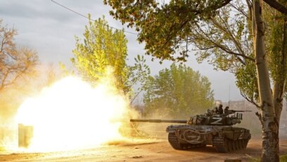 Русия засили офанзивата си срещу източния украински регион Луганск Руското