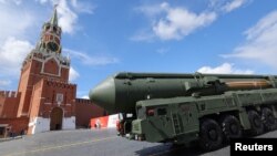 Sistem de rachete balistice intercontinentale de tip Iars la parada militară în Piața Roșie de Ziua Victoriei, Moscova, 9 mai 2022. 