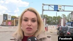 Marina Ovszjannikova a Moldova és Ukrajna közötti határról tudósítja a Die Weltet 2022. május 7-én