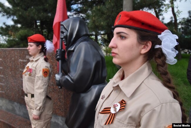 Памʼятник російських загарбників в окупованому Маріуполі, травень 2022 року