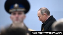 Володимир Путін на параді на Красній площі у Москві 9 травня 2022 року