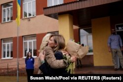 Jill Biden s-a întâlnit cu Olena Zelenska la o școală publică din Uzhhorod, aflată în aproperea graniței dintre Slovacia și Ucraina