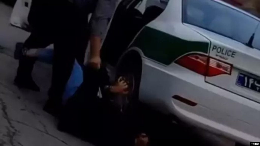 عکس ضرب‌ و شتم زن در سد لتیان به دست ماموران پلیس