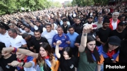 Armenia - Opposition supporters demonstrate in Yerevan, May 4, 2022.