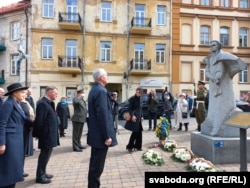Перад помнікам Шаўчэнку ў Вільні