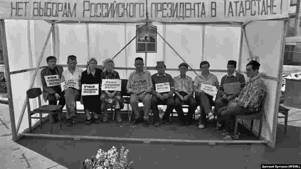 Участники политической голодовки