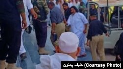 د پښتون ژغورنې غورځنګ یو مشر او د پاکستان د پارلمان غړی علي وزیر محکمې ته د بیولو په حال کې