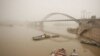 بروز گرد و غبار در استان خوزستان پنج شهر را به تعطیلی کشاند