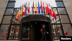 Брюссель, вхід до будівлі Європейської ради, фото 29 серпня 2014 року