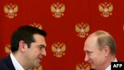 Greek Prime Minister Alexis Tsipras (L) speaks with Russian President Vladimir Putin during a signing ceremony at the Kremlin in Moscow, April 8, 2015.