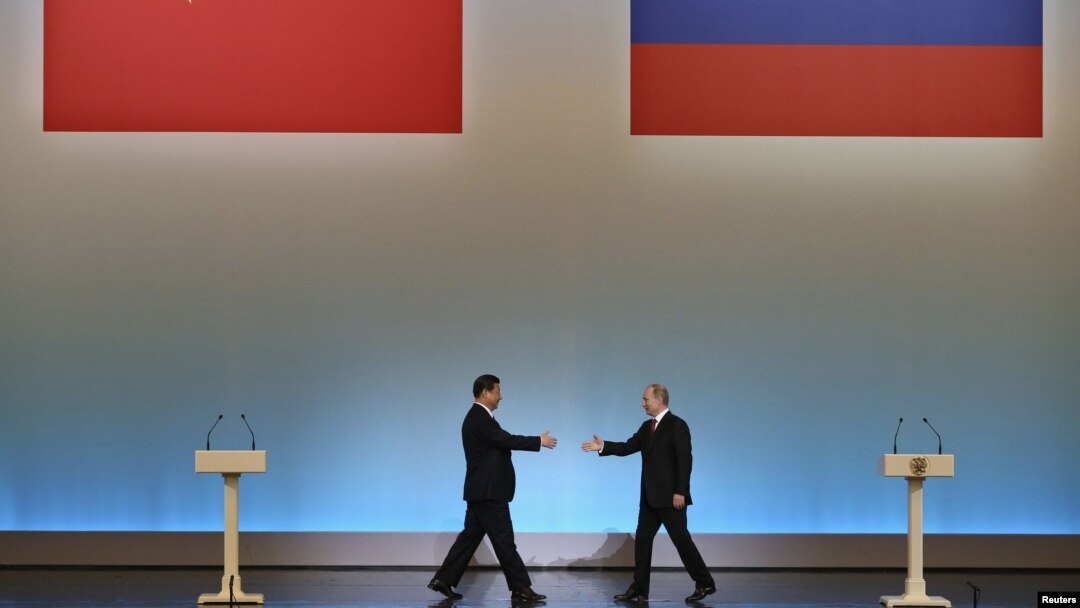 Претседателот Владимир Путин и неговиот кинески колега, Си Џинпинг, во Москва во март 2013 година