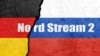 Német és orosz zászló Északi Áramlat 2. felirattal. Az első két betű a tagadásé