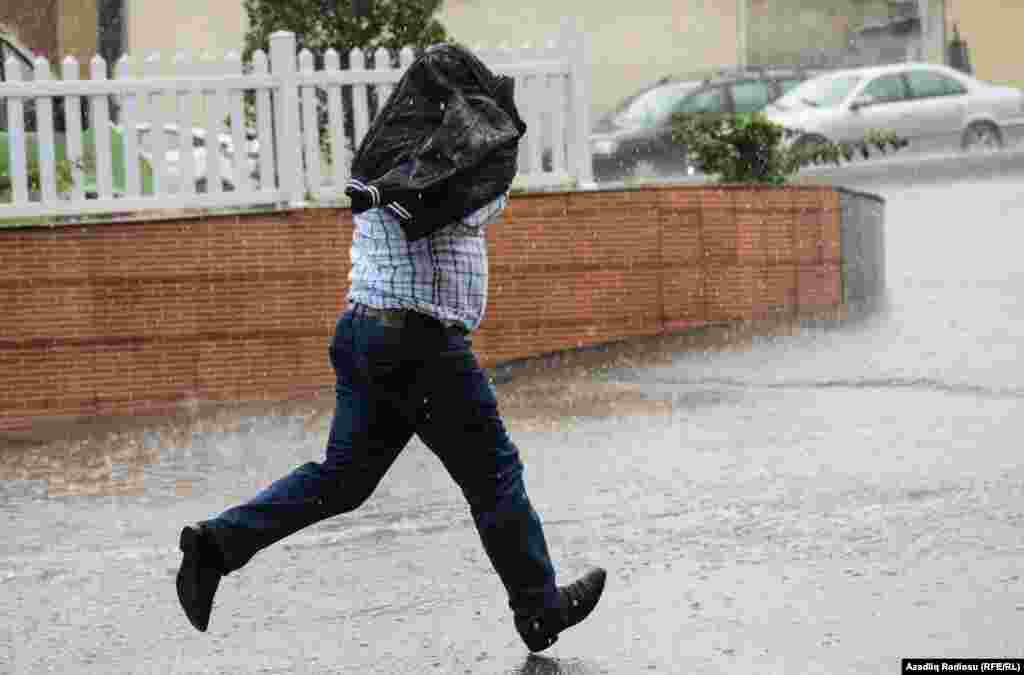 Azerbaijan, Baku rain