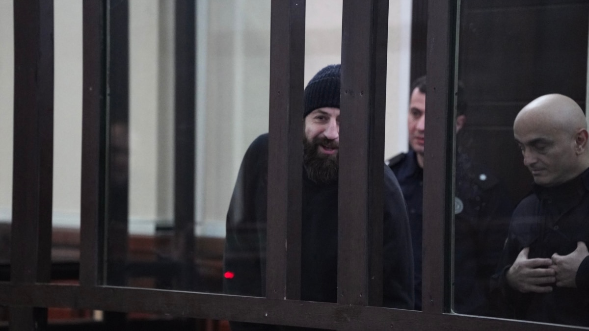 მეუღლის ცნობით, გიორგი ოკმელაშვილი სხვა ციხეში გადაიყვანეს, რაც სამი დღის შემდეგ შემთხვევით გაიგო