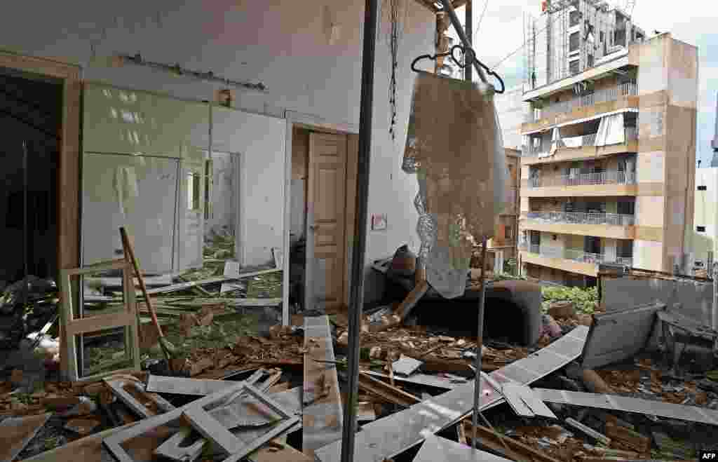 Уништен дом во центарот на Бејрут.
