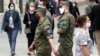 Pripadnici snaga EUFOR-a iz Slovačke u šetnji Sarajevom, maja 2020. Broj pripadnika njihove misije povećan je za 500 pripadnika takođe iz Slovačke, ali i iz Austrije, Rumunije i Bugarske.