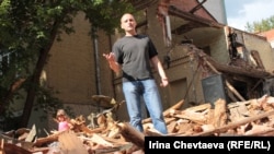 Sergei Udaltsov protesting against the destruction of an old building in the center of Moscow on July 30.