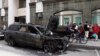 Сгоревшая машина около офиса адвокатской конторы Константина Добрынина, 11 сентября 2017 года