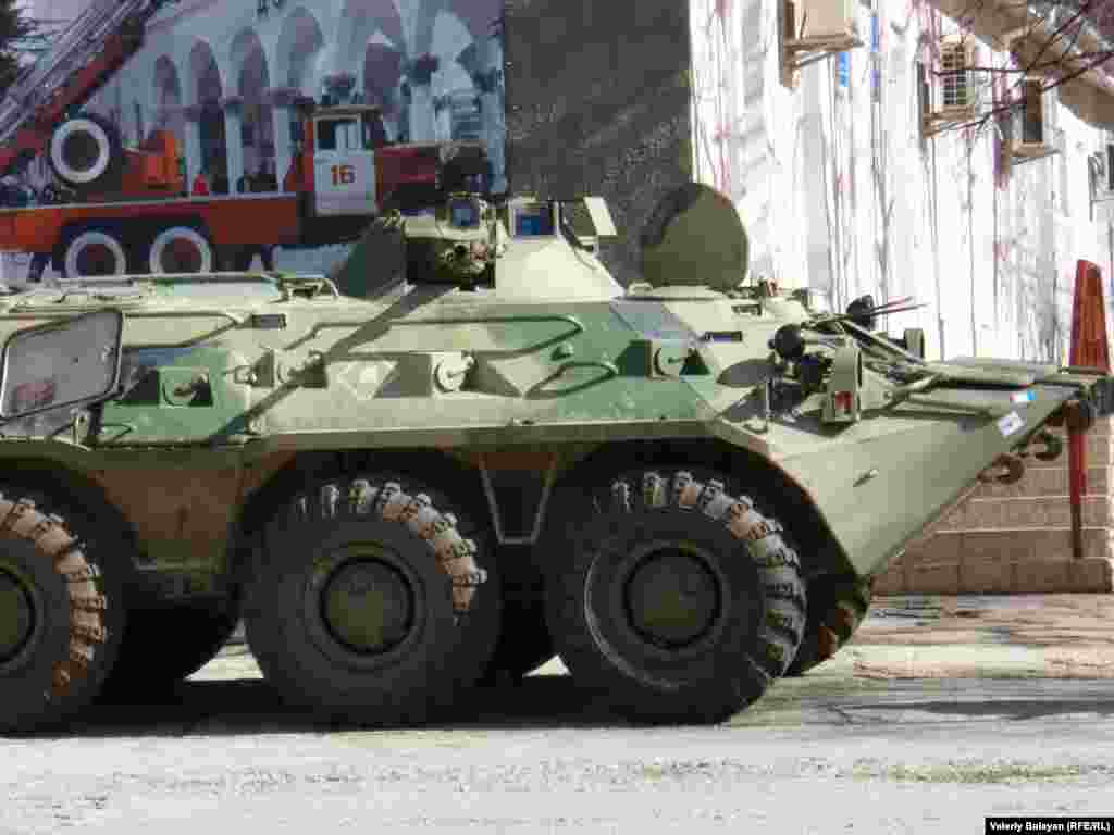 Навіть після проведення референдуму в Криму Росія не вивела своїх військових із вулиць Сімферополя, 17 березня 2014 року
