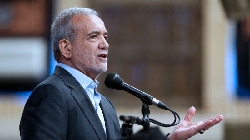 Иранда жаңы президент расмий түрдө ишке киришти