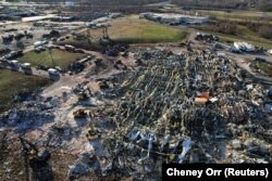 O fabrică de lumânări a fost distrusă de tornadă, Kentucky, 11 decembrie 2021.