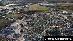 Tornado je zbrisao fabriku sveća u Mejfildu (foto: 11. decembar 2021.)