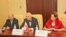 Лилия Мошечкова вместе с лидером партии KORWiN Янушем Корвином-Микке (в центре) на пресс-конференции в аннексированном Крыму