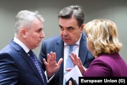 De la stânga la dreapta: Lucian Nicolae Bode (ministrul Afacerilor Interne, România), Margaritis Schinas (comisarul european pentru promovarea modului de viață european)