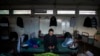 Hajléktalan férfi ül az ágyán a Magyar Máltai Szeretetszolgálat budapesti, Feszty Árpád úti nappali melegedőjében karácsony második napján, 2019. december 26-án (képünk illusztráció)