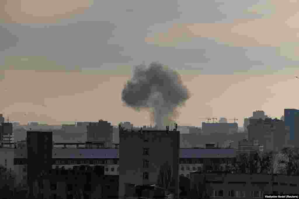 Внаслідок ракетного обстрілу Києва було пошкоджено Палац &laquo;Україна&raquo; в Києві, де&nbsp;31 грудня зазвичай збираються діти з батьками