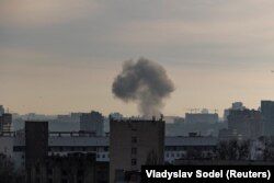 Fumul se ridică după un atac cu rachete rusești, Kiev, Ucraina, 31 decembrie 2022.