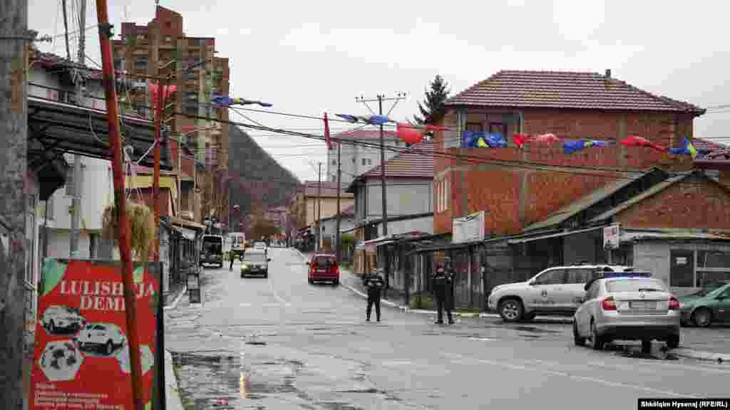 Policia e Kosovës vazhdon prezencën e shtuar në lagjet e përziera etnikisht, si Mahalla e Boshnjakëve në Mitrovicën e Veriut.