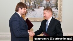 Vicepremierul moldovean Andrei Spînu cu șeful Gazprom, Alexei Miller, la semnarea unui nou contract de livrare a gazelor naturale pentru R. Moldova, octombrie 2021