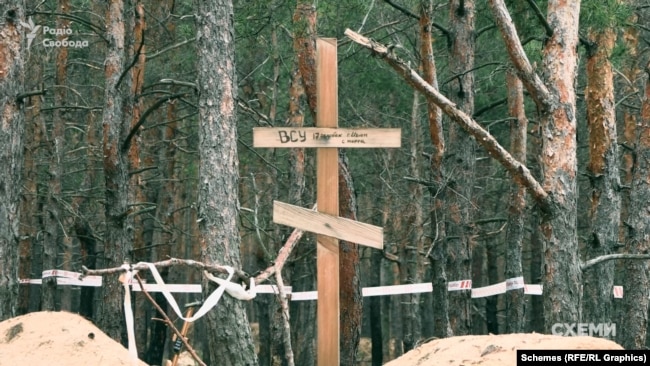 Хрест на місці поховання українських військових