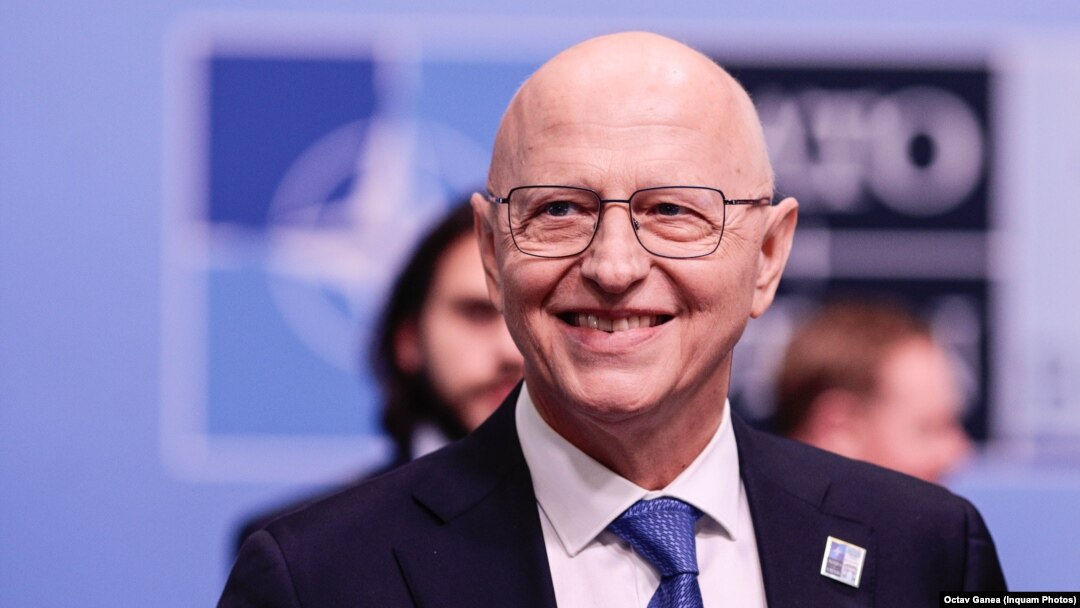 Adjunctul secretarului general al NATO spune că, la reuniunea Alianței de la București, s-a mai pus o cărămidă politică în legătură cu sporirea securității la Marea Neagră și este încrezător că, anul viitor, la Vilnius, vor exista decizii și mai concrete. 
