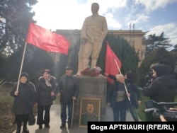 სტალინისტებმა საბჭოთა დიქტატორის დაბადების დღე აღნიშნეს.