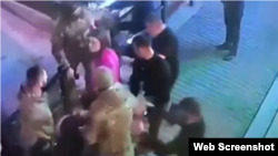Скриншот видео предполагаемой драки "представителя" Кадырова Хасана Ибрагимова на оккупированных территориях Украины