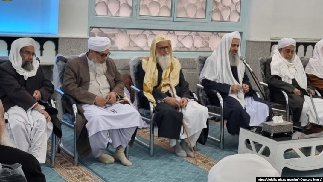 دیدار مولوی عبدالحمید (دوم از راست) با مدیران مدارس دینی اهل‌ سنت شورای هماهنگی سیستان‌ و بلوچستان 