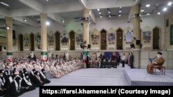 علی خامنه‌ای در اظهارات خود از عملکرد بسیج در سرکوب اعتراضات به طور غیرمستقیم حمایت کرد.