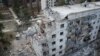 Bloc de locuințe distrus de bombardamentele rusești, Cihuiv, regiunea Harkov, 2 decembrie 2022.