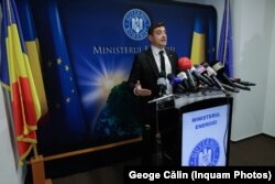 George Simion s-a autoinstalat la pupitrul conferinței de presă pe care trebuia să o susțină ministrul Virgil Popescu