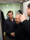 Uzbek President Persuades Cold Citizen That The Heating's Just Fine Uzbek President Persuades Cold Citizen That The Heating's Just Fine